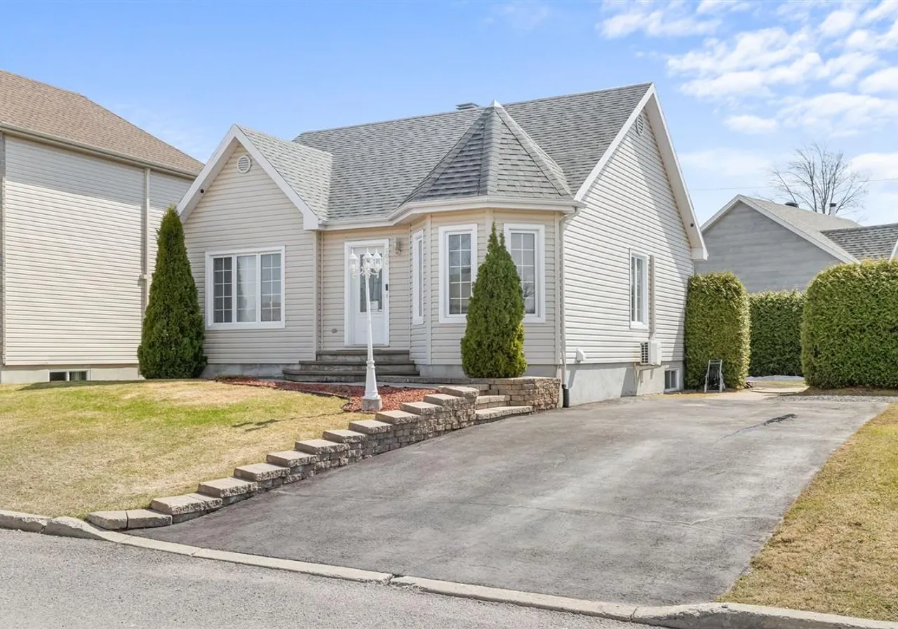 Maison à vendre - 605 Rue Labbé, St-Redempteur, G6K 1W7
