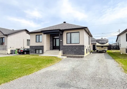 Bungalow à vendre - 2765 Rue St-Laurent, Drummondville, J2B8B3