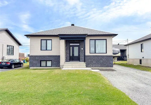 Maison à vendre - 2765 Rue St-Laurent, Drummondville, J2B 8B3