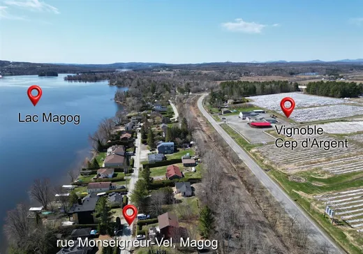 House for sale - 235 Rue Monseigneur-Vel, Magog, J1X 3W5