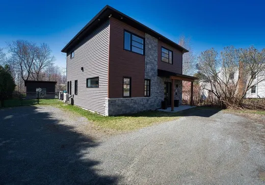 Maison à étages à vendre - 1000 Rue Principale, Saint-Hyacinthe, J0E1Z0