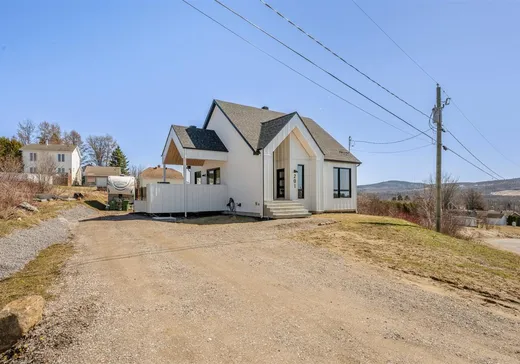Bungalow for sale - 201 Rue des Marguerites, St-Ferreol-les-Neiges, G0A3R0