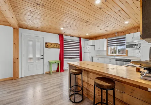 Maison à vendre - 1974 Av. É-Pilon, Ste-Lucie, J0T 2J0