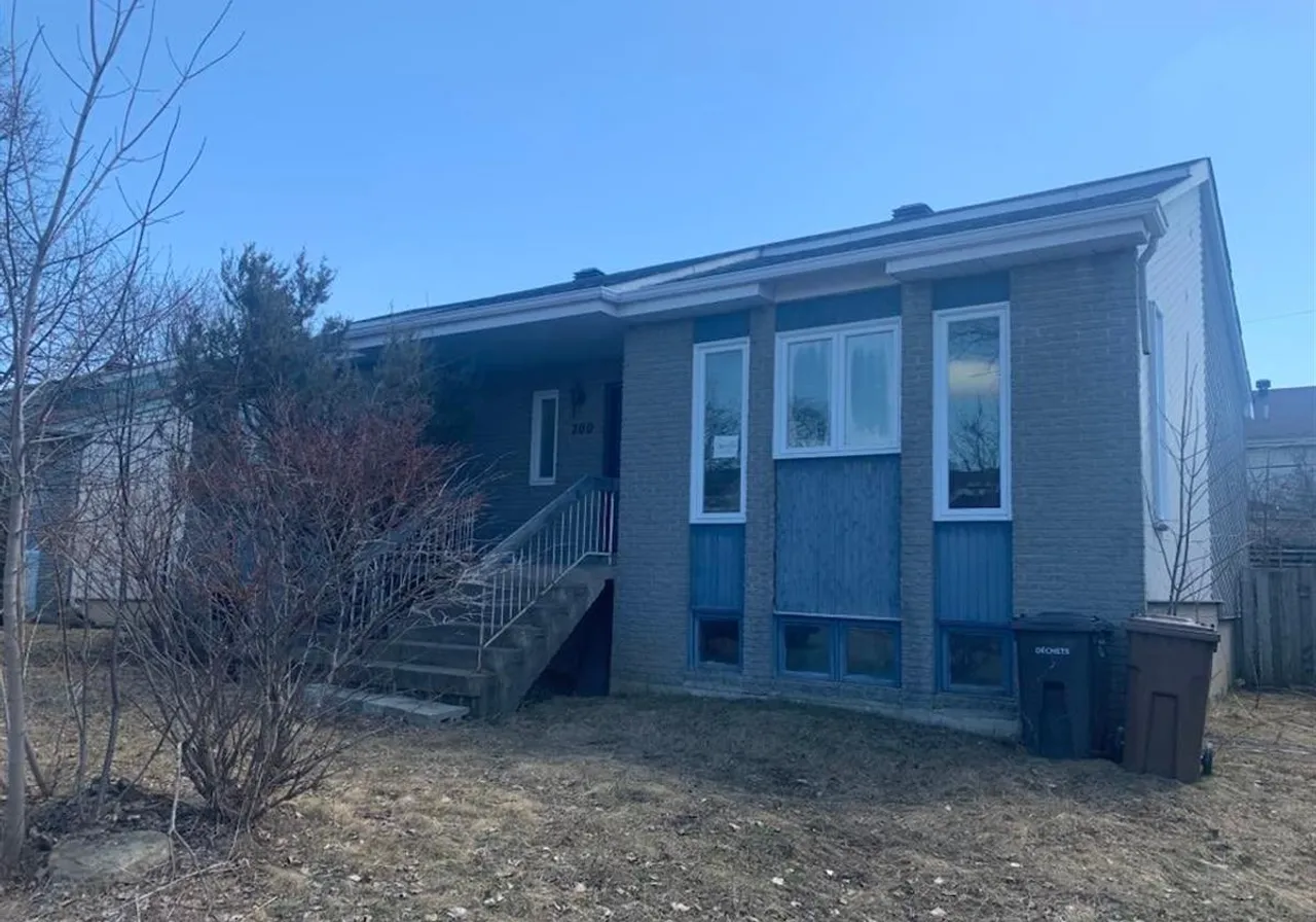 Maison à vendre - 700 Rue de Cortina, Laval (Vimont), H7K 3L5