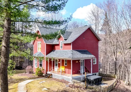 Maison à étages à vendre - 113 Rue du Mont-Castel, Saint-Colomban, J5K1L7