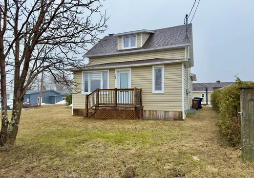 Maison à étages à vendre - 138 2e Avenue O., Sainte-Anne-des-Monts, G4V1J2