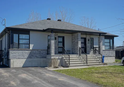 Two or more stories for sale - 1975 Av. Antoine-Poliquin, Becancour, G9H0R3