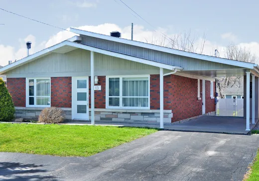 Two or more stories for sale - 13 Rue Jobin, Salaberry-de-Valleyfield, J6S6K7