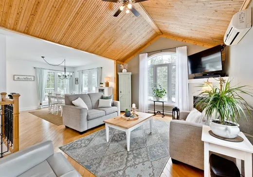 Two or more stories for sale - 48 109e Rue, Magog, J1X0M6