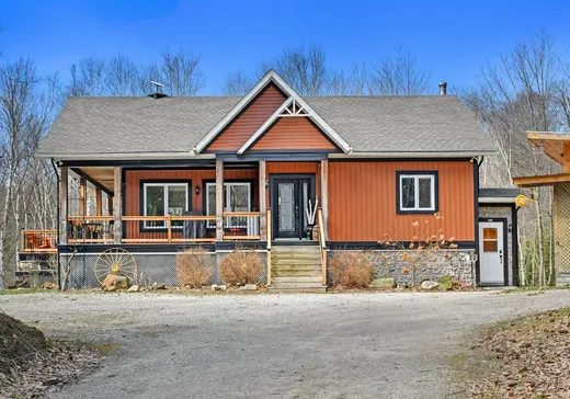 Bungalow à vendre - 1179 Route Principale, Mont-Laurier, J0W1W0
