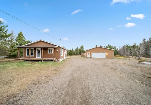 Bungalow for sale - 2690 Av. Principale, St-Élie-de-Caxton, G0X2N0