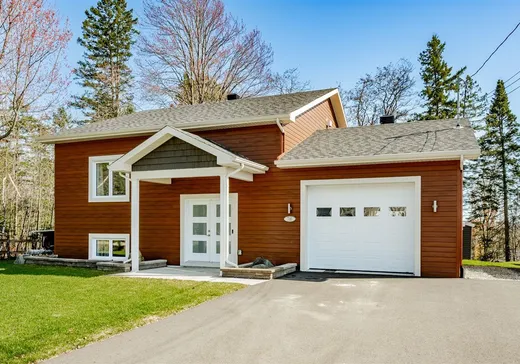 Bungalow à vendre - 700 Rue de la Victoire, Rock Forest, J1N1Z6
