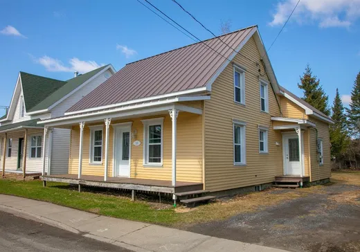 Two or more stories for sale - 163 Rue Principale, Saint-Guillaume, J0C1L0