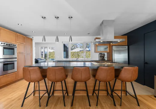 Two or more stories for sale - 200 Av. de Bolton, Montreal (Downtown), J4R1W1