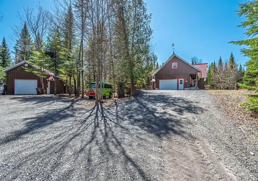 Maison à vendre - 6365 Ch. des Hauteurs, Sainte-Adèle, J8B 1N4