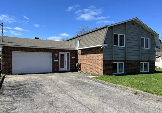 Maison à étages à vendre - 15 Rue Monette, Salaberry-de-Valleyfield, J6T3G9