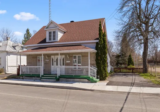 Two or more stories for sale - 731 Rue St-Viateur, Berthierville, J0K1A0