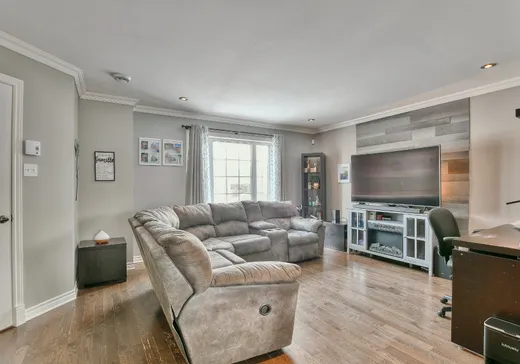 Maison à vendre - 202 Boul. Laurette-Théorêt, Sainte-Marthe-sur-le-Lac, J0N 1P0