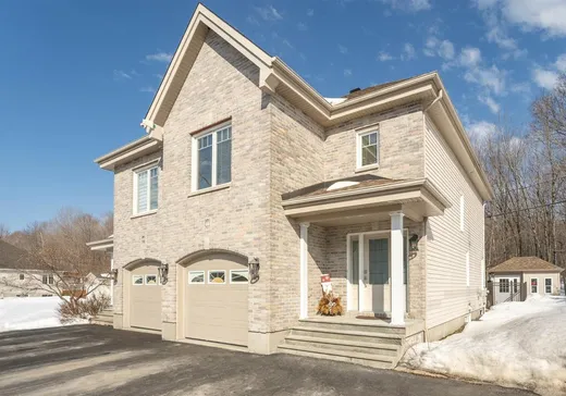 Two or more stories for sale - 460 Rue Nadon, Buckingham, J8L3Y2