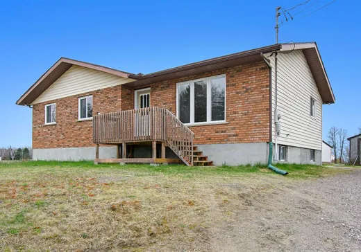 Bungalow for sale - 30 Rue Colton, Fort-Coulonge, J0X1V0