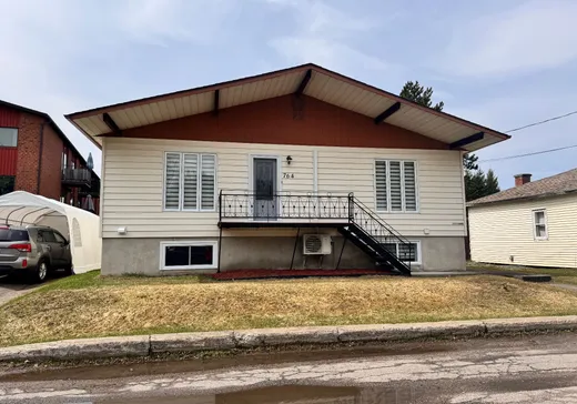 Maison à étages à vendre - 764 Rue Brébeuf, Mont-Laurier, J9L2Z1