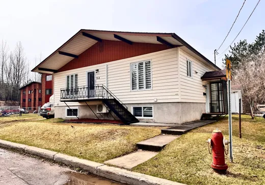 Maison à vendre - 764 Rue Brébeuf, Mont-Laurier, J9L 2Z1