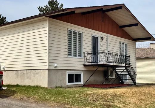 Maison à vendre - 764 Rue Brébeuf, Mont-Laurier, J9L 2Z1