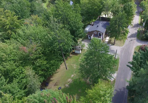 Two or more stories for sale - 135 4e Avenue, Saint-Félix-de-Kingsey, J0B2T0