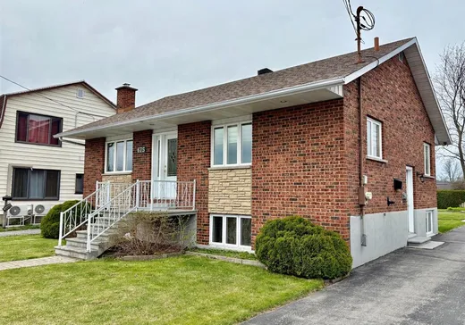 Bungalow à vendre - 675 Boul. du Havre, Salaberry-de-Valleyfield, J6S1V7