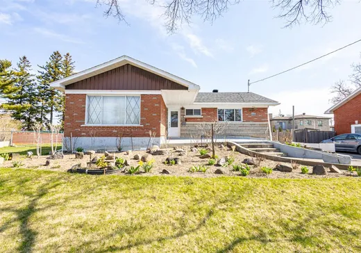 Chalet à vendre - 8365 Rue Aimé-Renaud, Montréal (Saint-Léonard), H1P2T8