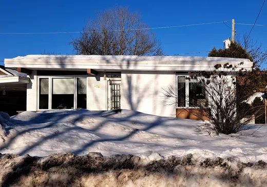 Maison à vendre - 284 Av. des Tilleuls, Mont-Laurier, J9L 2G9