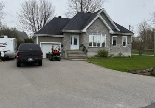Bungalow for sale - 5 Rue des Sarcelles, Saint-Stanislas-de-Kostka, J0S1W0