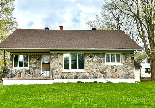 House for sale - 206 Rue Principale, Brigham, J2K 4T7
