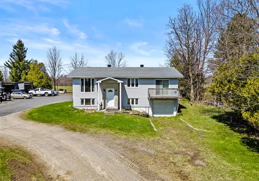 Bungalow à vendre - 203 Route 116, Pointe-Claire (Île de Montréal), J0B2H0