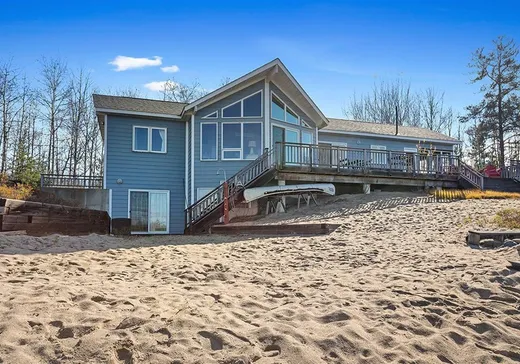 Bungalow for sale - 30 Ch. des Iroquois, Ile Du Grand-Calumet, J0X1J0