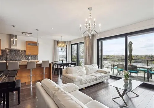 Maison à vendre - 3640 Boul. Lévesque E., Laval (Duvernay), H7E 2P8