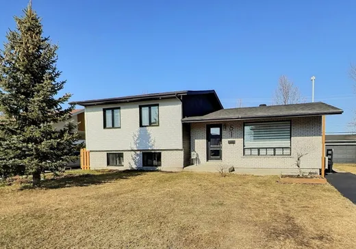 Maison à étages à vendre - 51 Rue St-Jean, Val-d'Or, J9P5R1