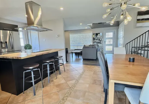 Maison à vendre - 51 Rue St-Jean, Val-d'Or, J9P 5R1