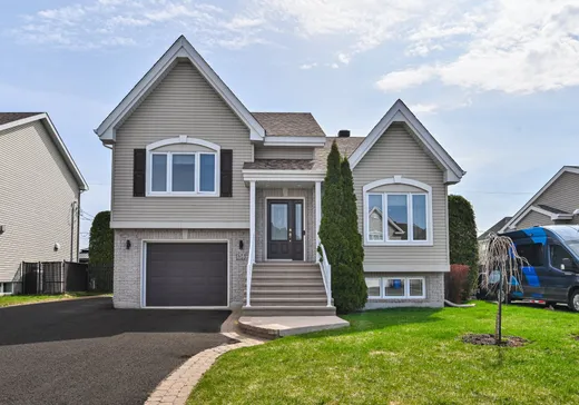 Two or more stories for sale - 136 Rue de Touraine, Lachenaie, J6W6L8