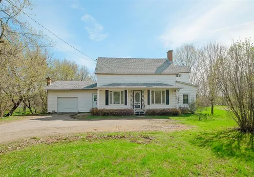 Two or more stories for sale - 1228 Route 243, Richmond, J0B2B0