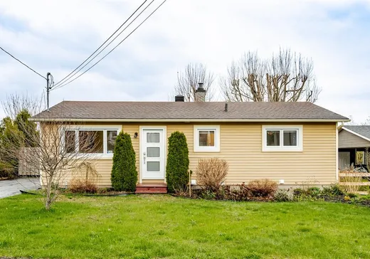 Bungalow à vendre - 285 Rue Lionel, Magog, J1X3C6
