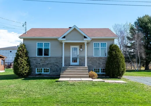 Bungalow for sale - 60 Rue Deslandes, St-Leonard-D'Aston, J0C1M0