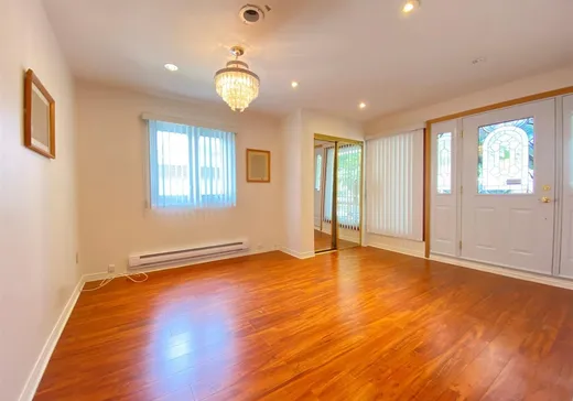 Maison à vendre - 9250 Rue de Villieu, Montréal (Saint-Léonard), H1R 2J6
