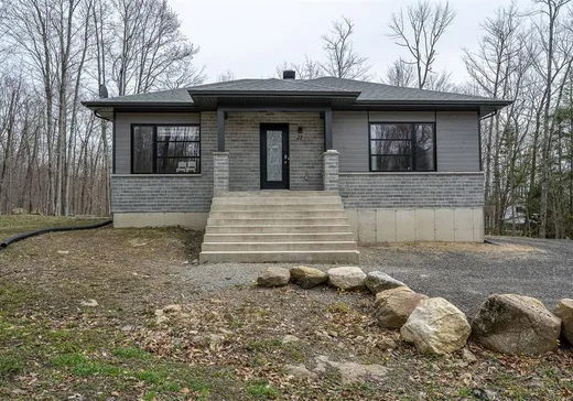 Bungalow for sale - 21 Rue des Ormes, St-Hippolyte, J8A2J7