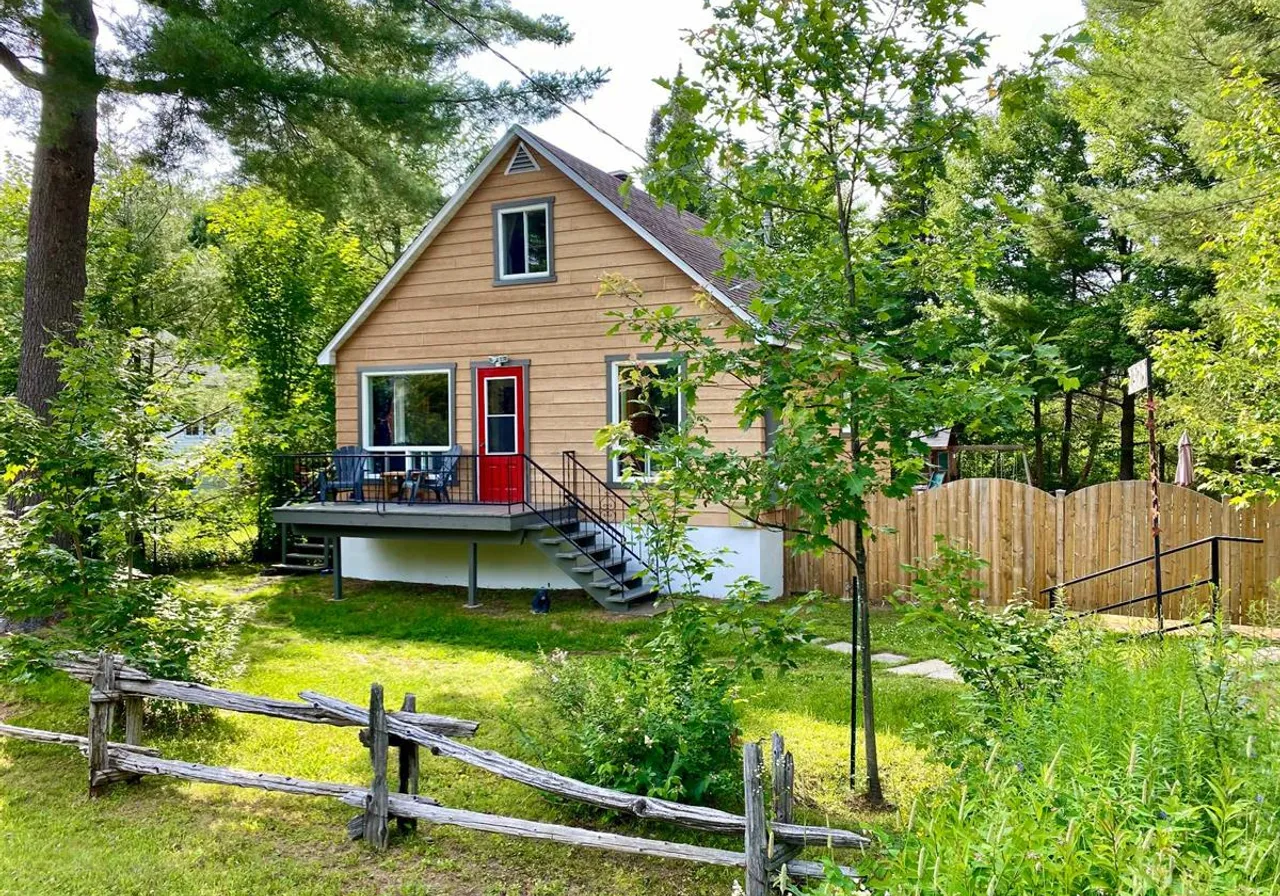 House for sale - 2379 Rue Ste-Adèle, Val David, J0T 2N0