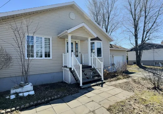 House for sale - 105 Rue Principale O., Saint-Anaclet, G0K 1H0
