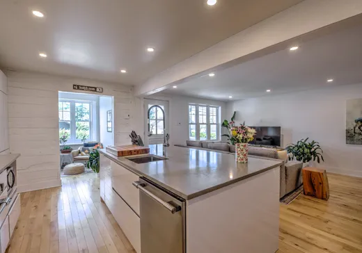 Maison à vendre - 12 Av. Aubry, Saint-Sauveur, J0R 1R6