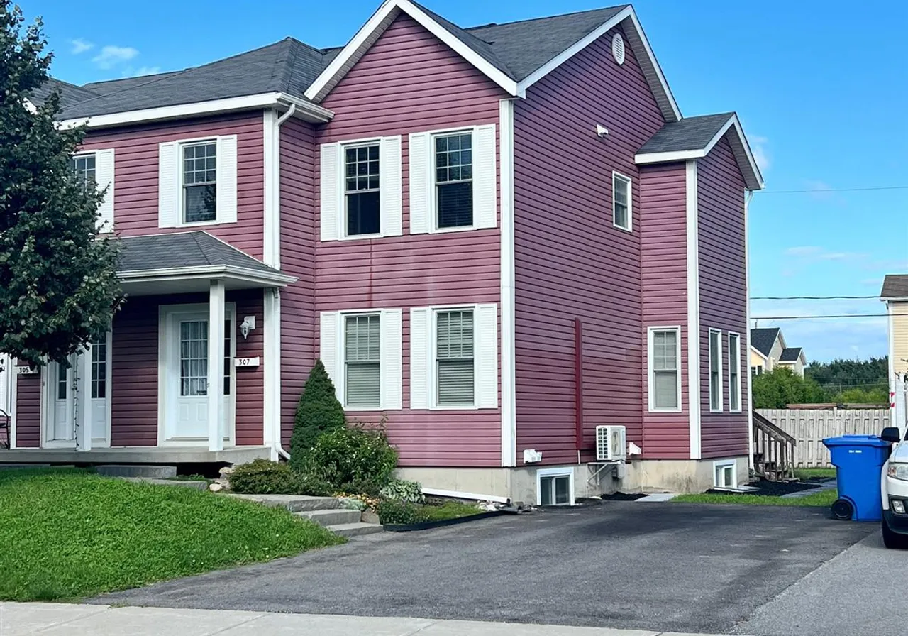 House for sale - 307 Rue du Séminaire, Granby, J2J 0E7