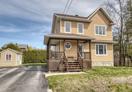 Maison à étages à vendre - 1697 Rue Julien, Rock Forest, J1N0R2
