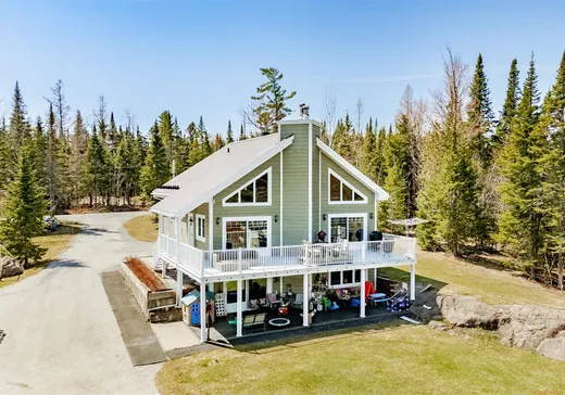 Maison à étages à vendre - 2280 Ch. du Lac-de-l'Est, Thetford Mines, G0N1E0